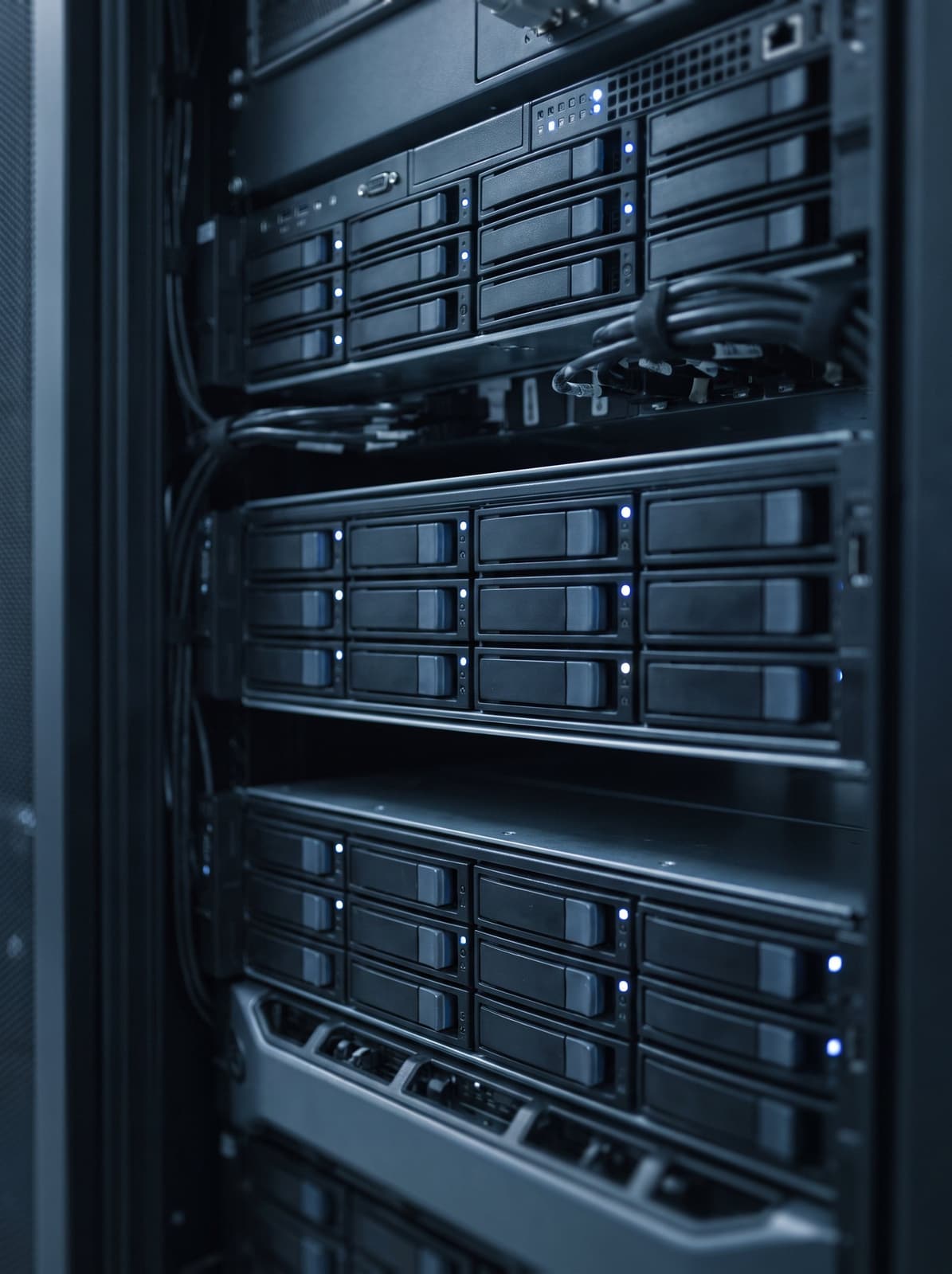 Enterprise storage arrays with status lights